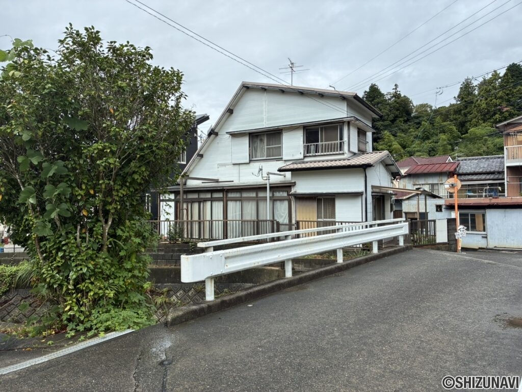 南面から見た外観