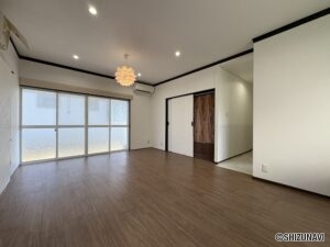 建物の中心にリビングがあるので、ご家族が自然に集まる作りです。