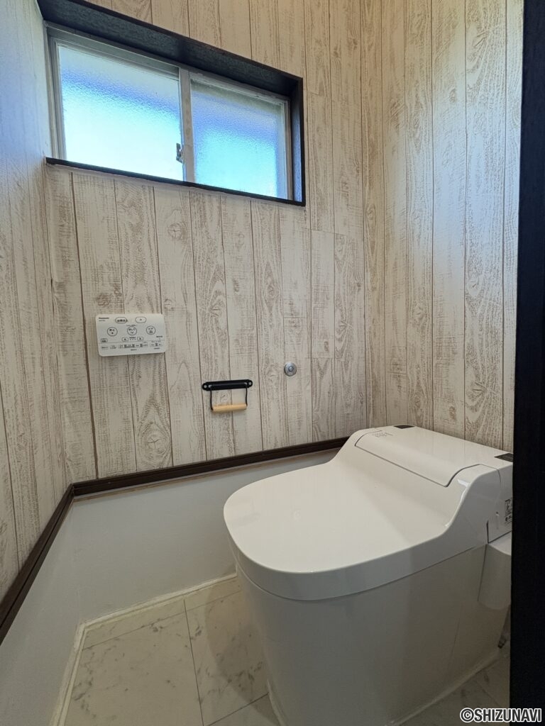 トイレです。比較的新しく、すぐにお使いいただけます。