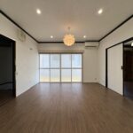 リビングは広々しておりゆったり過ごすことができます。