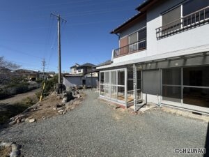 物件南側には庭がある為、日当たりも良好ですよ♪