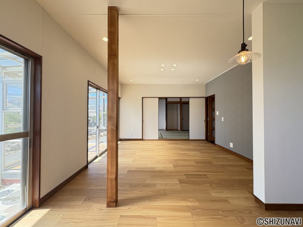 LDKは天・壁クロス張替え、床フローリング張替えを行いました♪