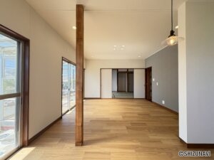 LDKは天・壁クロス張替え、床フローリング張替えを行いました♪