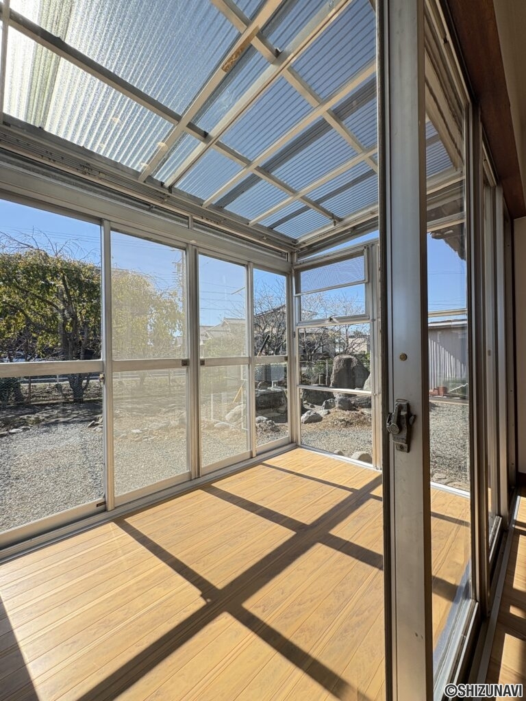 サンルームもございますので、雨の日や花粉が気になる日にも洗濯物が干せますよ♪