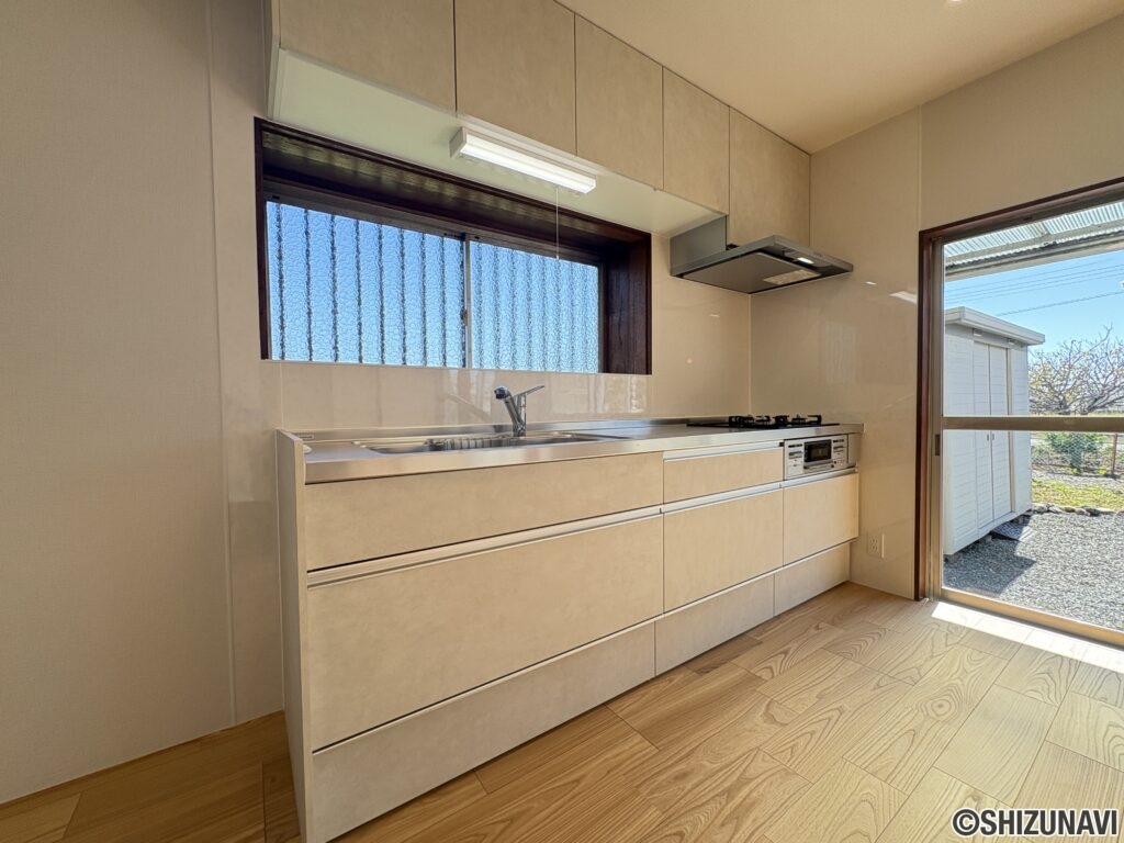 キッチン及びレンジフードも新品に交換♪