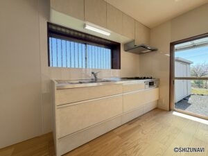 キッチン及びレンジフードも新品に交換♪