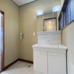 洗面所は天・壁クロス張替え、床CF張替え、洗面化粧台も新品に♪