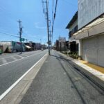 姫街道を南に向かって撮影しております。