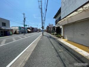 姫街道を南に向かって撮影しております。