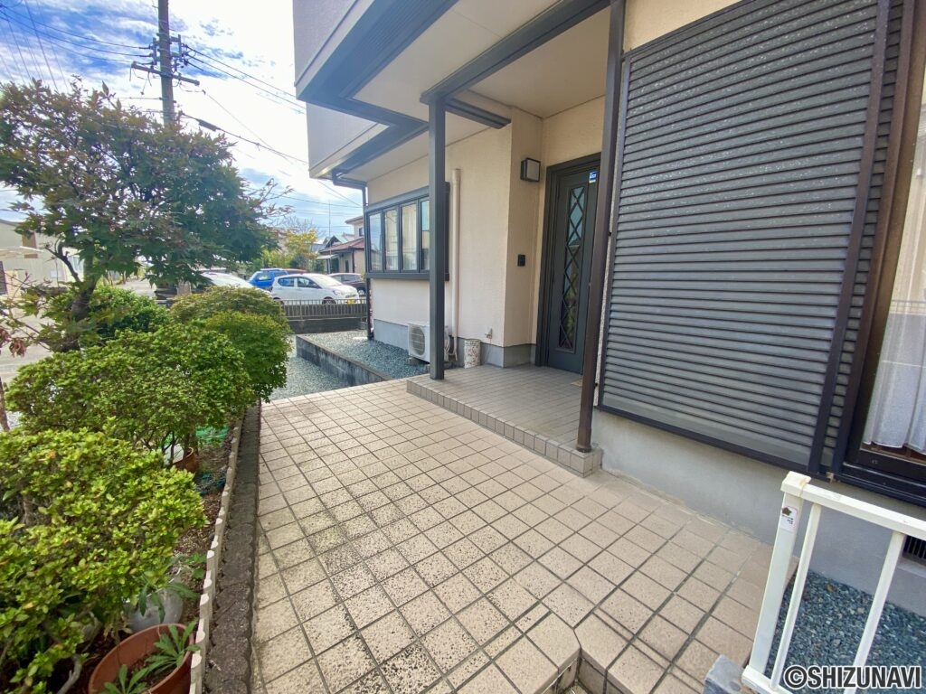玄関ポーチ部分です。