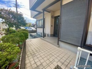 玄関ポーチ部分です。