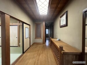 柱、床材に無垢を使っています。