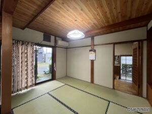 リビングの向いは畳敷になっています。