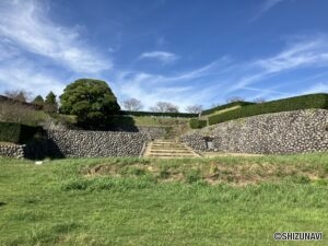横須賀城跡公園が近くにございます。