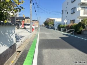 前面道路(南側から撮影)