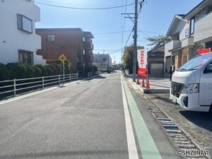 前面道路(北側から撮影)