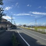 東新町の区画内から出た北側の道路のお写真です。