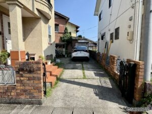 駐車場は2台駐車可能です（車種による）。