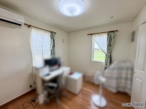 2階洋室Bです。約5.5帖ございます。