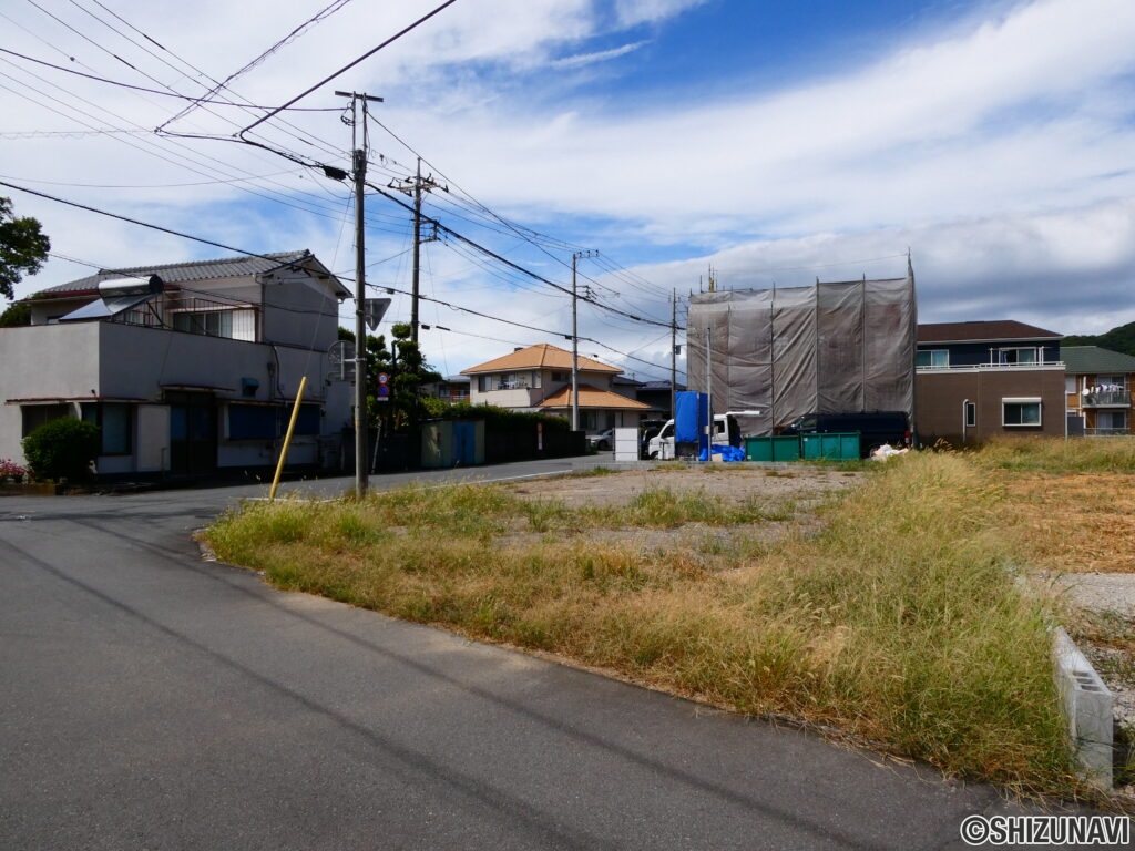 現地（前面道路から）