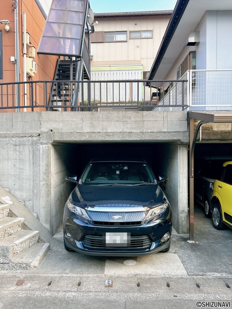 【駐車場】敷地内に堀車庫1台停まります。
