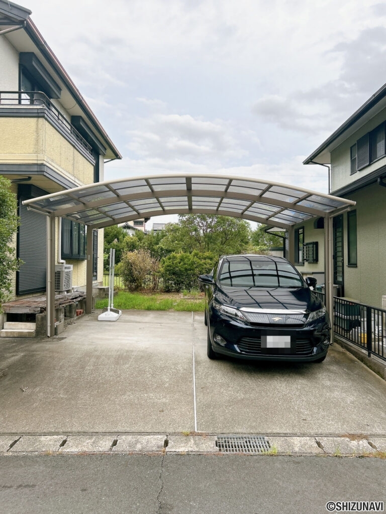 【駐車場】建物南側は並列2台の駐車場スペースがあります。
