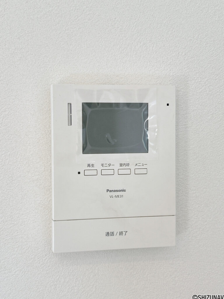 【リフォーム済み/インターホンモニター】インターホンはモニター付きタイプを設置します。来訪者を確認でき安心です。