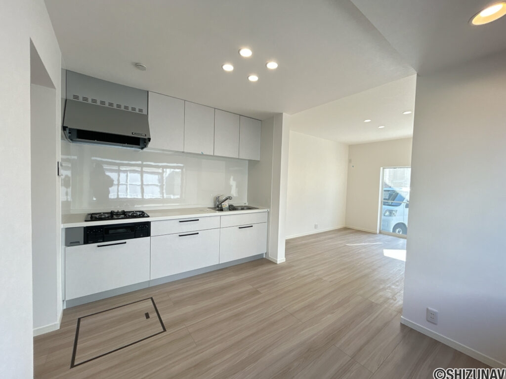 【リフォーム済み/リビング別角度】