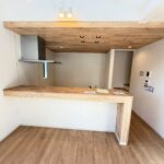 2号棟　キッチン木目調のキッチンは、おしゃれなカフェスペースのようです♪