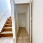 【リフォーム済み/階段横収納】