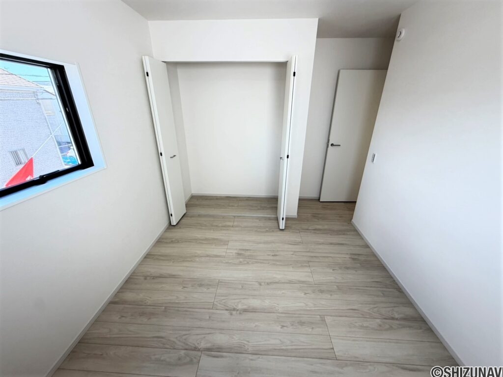 1号棟　2階　北東側の洋室