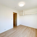 【リフォーム済み/2階約6帖洋室】