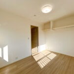 【リフォーム済み/2階約6帖洋室】