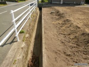 敷地北側の水路