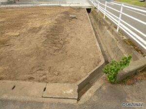 敷地北側の水路