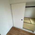 和室横の洋室です