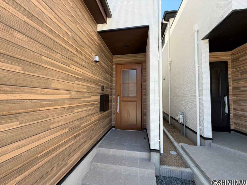 2号棟　玄関外一歩奥に入ったところにあるので、周囲の方の目は気にしなくても大丈夫