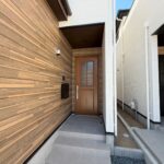 2号棟　玄関外一歩奥に入ったところにあるので、周囲の方の目は気にしなくても大丈夫