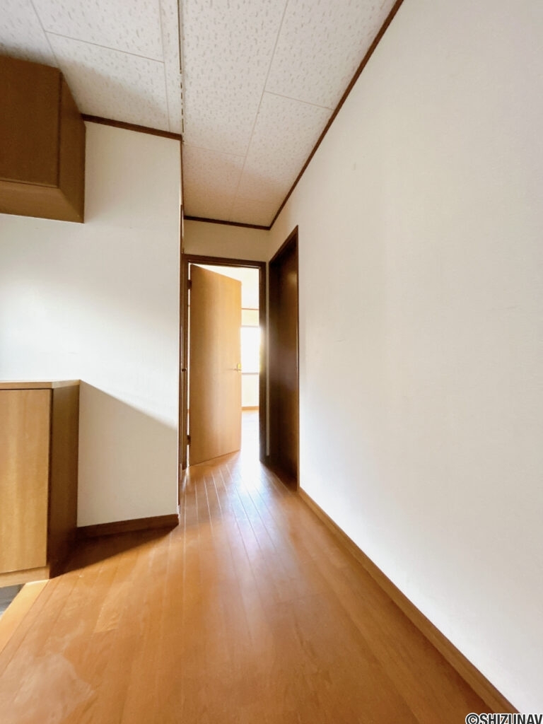 【1階廊下】