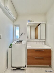 洗面室もゆったり、清潔に保たれています。