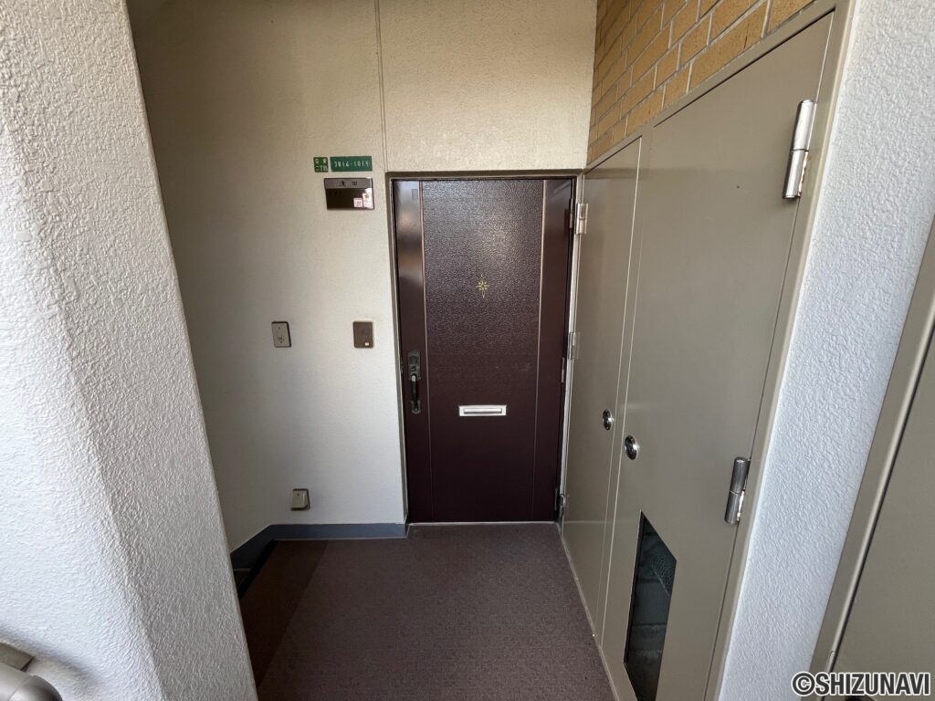玄関前