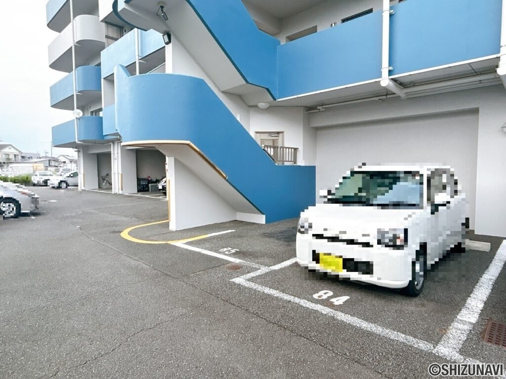 エンブル・リバーガーデン静岡　駐車場