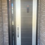 玄関外　ドアは2重ロックです。