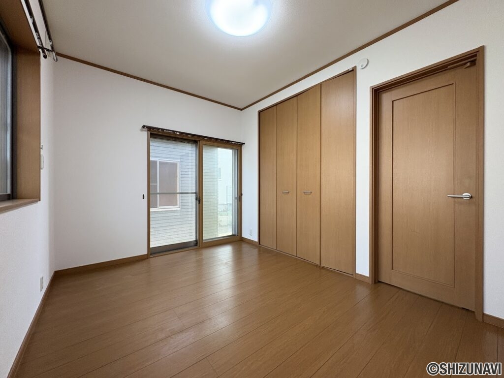1階6帖洋室　別角度です。