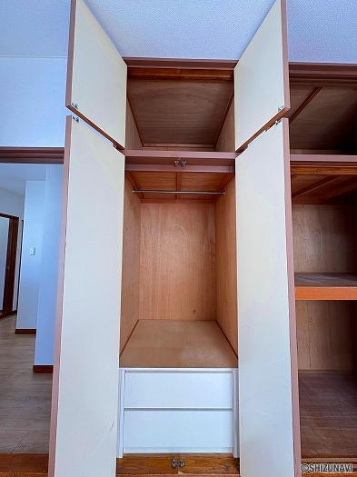 岩本2階洋室「収納2」