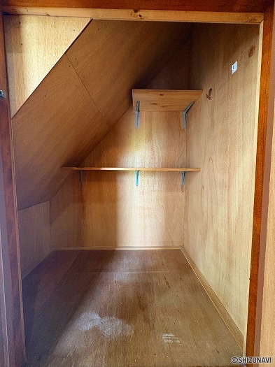 岩本「階段下収納」