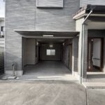 外から見たガレージの様子です。