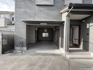 外から見たガレージの様子です。