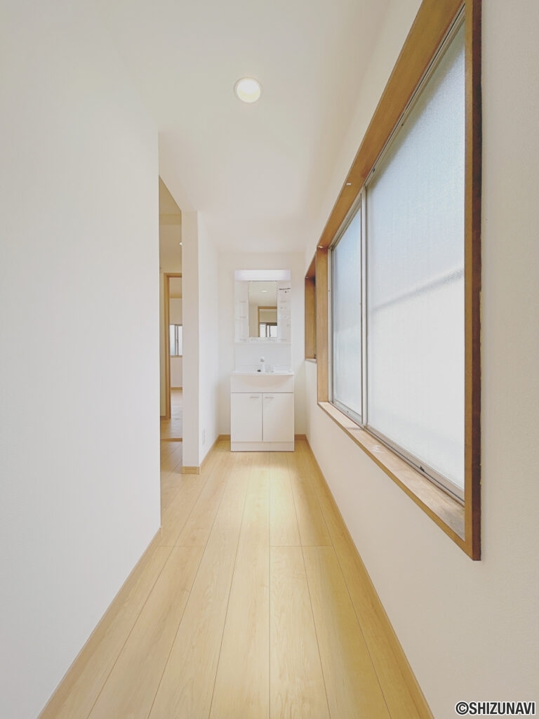 横割【リフォーム後2階廊下】