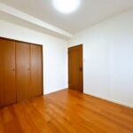 北東側洋室　別角度です。